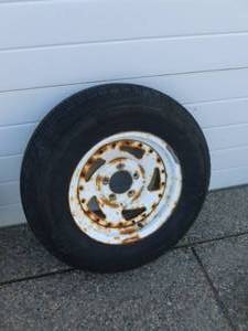 lot 3 image: Trailer Tire