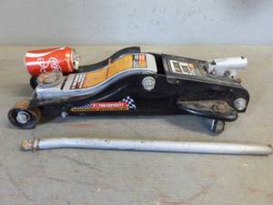 lot 5 image: Hydraulic Floor Jack