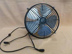 lot 12 image: Commercial Fan