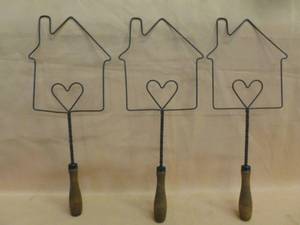 lot 40 image: Rug Beaters