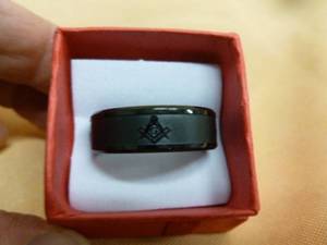 lot 47 image: Mens Ring