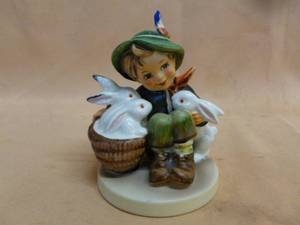 lot 50 image: Hummel Figurine
