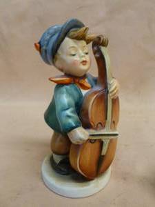 lot 51 image: Hummel Figurine