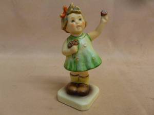 lot 52 image: Hummel Figurine