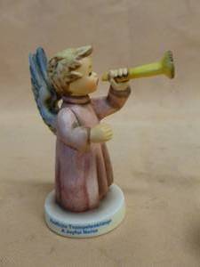 lot 53 image: Hummel Figurine