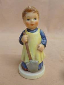 lot 55 image: Hummel Figurine