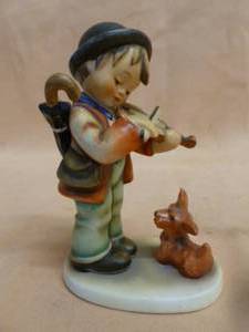 lot 59 image: Hummel Figurine