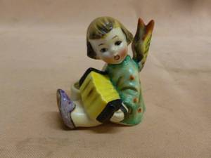 lot 63 image: Hummel Figurine