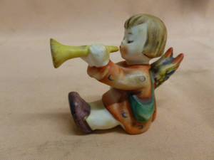 lot 64 image: Hummel Figurine