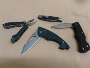 lot 72 image: Pocket Knives