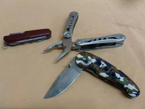 lot 73 image: Multi-Tool Pliers