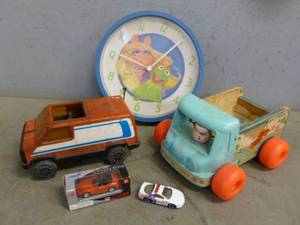 lot 76 image: Vintage Toys