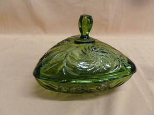 lot 142 image: Vintage Candy Dish