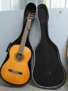 lot 171 image: Yamaha Guitar