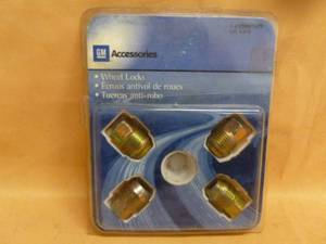 lot 204 image: New Lug Nuts