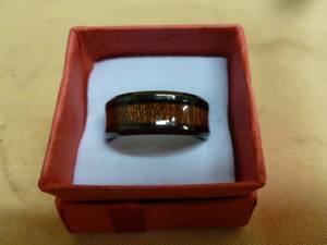 lot 225 image: Mens Ring