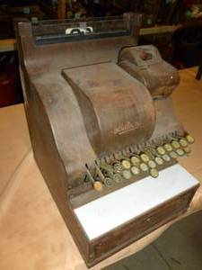 lot 226 image: Vintage Cash Register