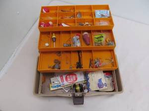 lot 4 image: Fenwick tackle box, tackle