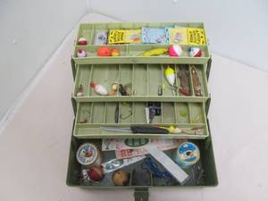 lot 6 image: Snow bee tackle box, tackle