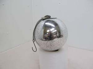 lot 9 image: solar hanging globe