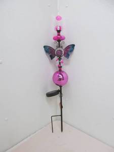 lot 11 image: night garden solar light butterfly