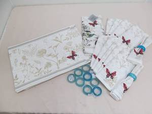 lot 17 image: Design Import table linens
