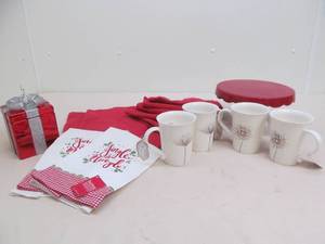 lot 18 image: Christmas table setting