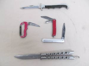 lot 23 image: knives