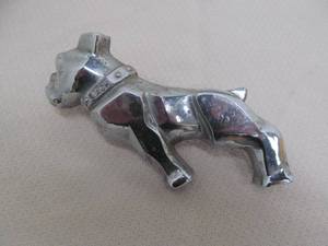 lot 32 image: Mack Truck ornament