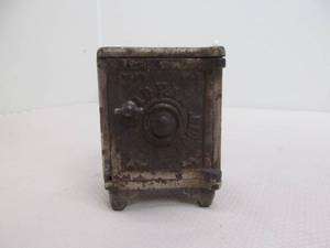 lot 33 image: vintage coin bank