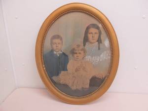 lot 35 image: Antique oval colored pencil portrait