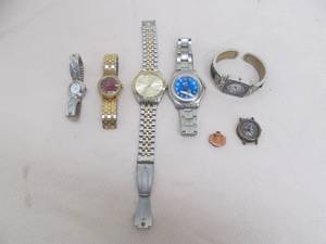 lot 46 image: flex band wristwatches
