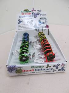 lot 64 image: Camo hand spinners