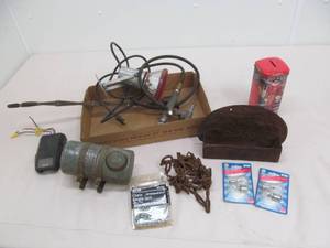 lot 97 image: vintage items