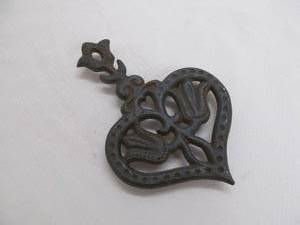 lot 134 image: cast iron trivet