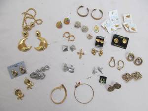 lot 151 image: costume jewelry