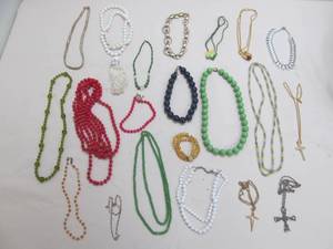 lot 152 image: costume jewelry