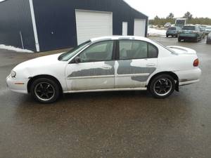 lot 4 image: 2000 Chevy Malibu SD