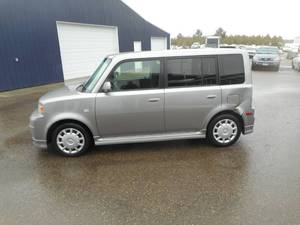 lot 1 image: 2006 Scion XB