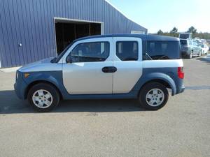 lot 4 image: 2006 Honda Element LX