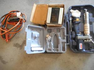 lot 29 image: Lincoln Grease Gun, etc