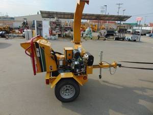lot 64 image: 2017 Vermeer BC700 XL Branch Chipper