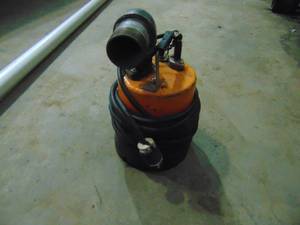 lot 72 image: Submersible Pump