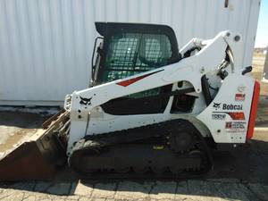 lot 73 image: 2017 Bobcat T590 Track Skidsteer With Cab, Air Conditioning and Heat