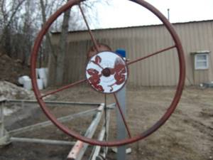 lot 76 image: Small Aluminum Boat Lift