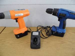 2 Drills - 2 Batteries - 1 Charger