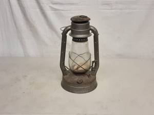 lot 17 image: Dietz No.2 Blizzard Lantern (GalvanizedClear Glass Globe)
