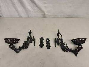 lot 23 image: Pair Of Cast Iron Oil Lamp Wall Brackets