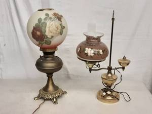 lot 25 image: 2-Hurricane Lamps (1-Rayo)