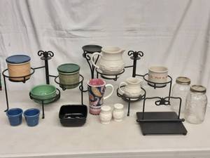 lot 39 image: Assorted Longaberger Pottery With Stands